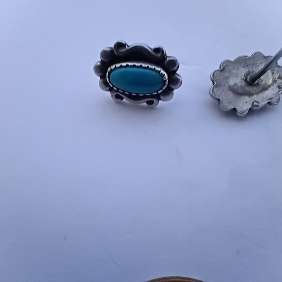 Gorgeous Vintage Turquoise and Silver Navajo Earrings - Picture 5 of 5